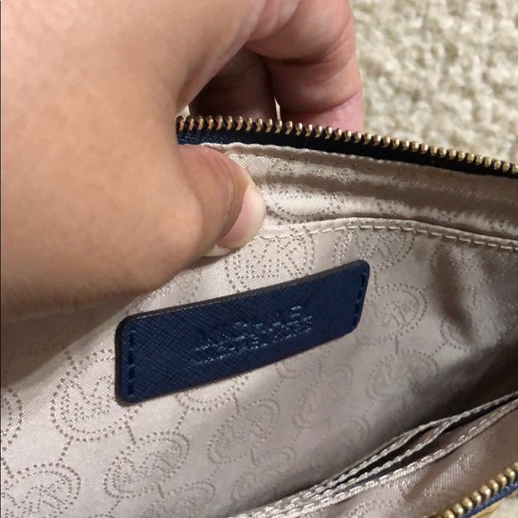 MICHAEL KORS PYRAMID STUD CLUTCH NWT128 - Picture 5 of 7